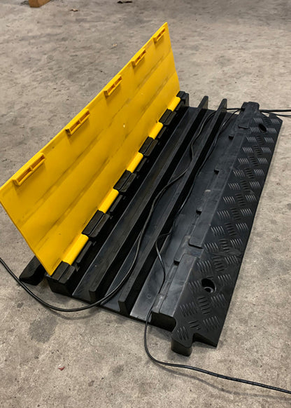 Kabelbrücke Gummi 90 cm – 3 Kanäle, Schwerlast