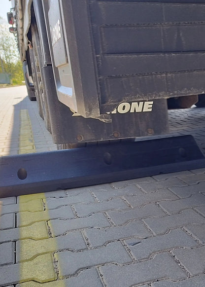 LKW-Radstopp – Robuste Parkplatzbegrenzung mit Reflexstreifen