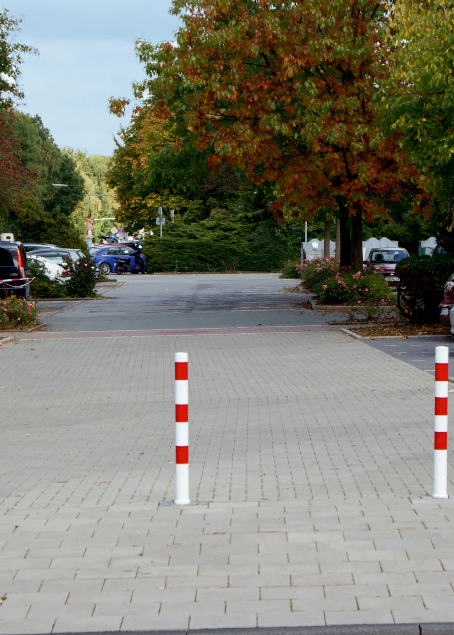 Absperrpfosten 140 cm – Weiß-Rot, Stahl, zum Einbetonieren