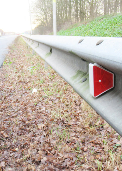 Geländer Reflektor Rot-Weiß – Doppelseitige Reflexion für Leitplanken