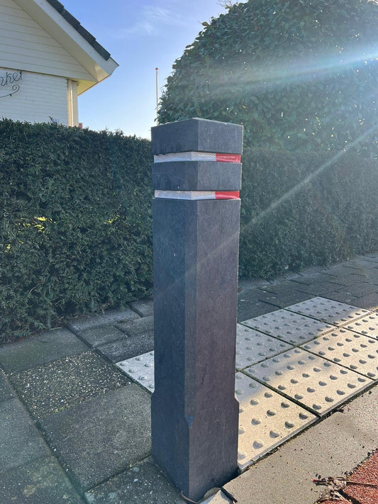 Diamant Absperrpfosten Schwarz – aus Recyclingkunststoff