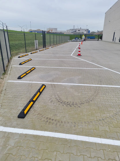 Anfahrschwelle 176 cm – Gummischwelle mit Reflektoren